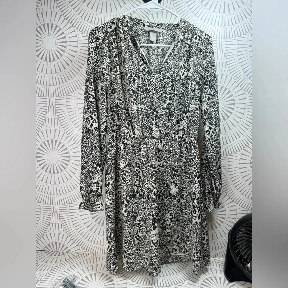 H&M Women’s Black and White Dress Size 4